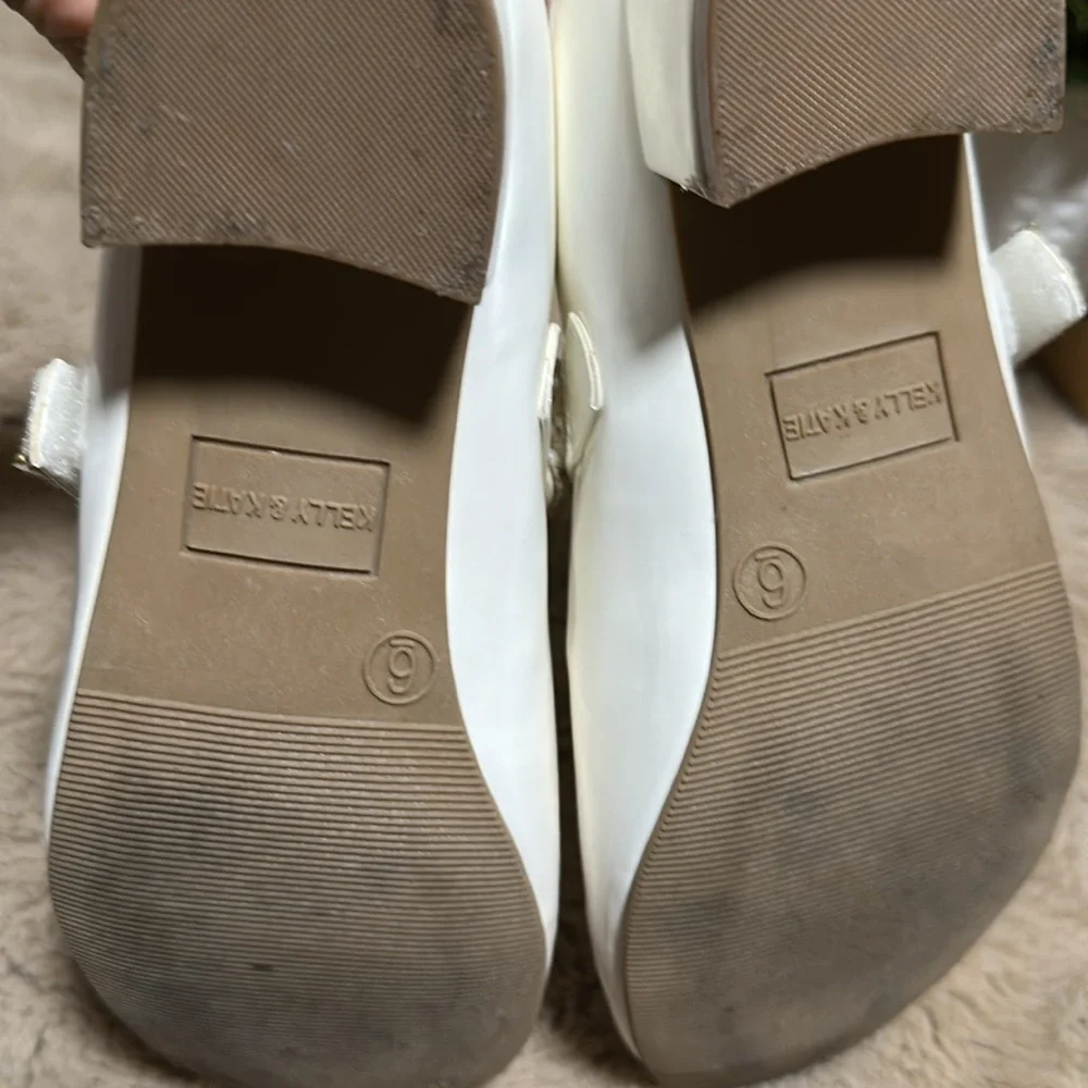 Kelly & Katie Lil Eva Heeled, light Beige Girls Shoes with Perls Size 6